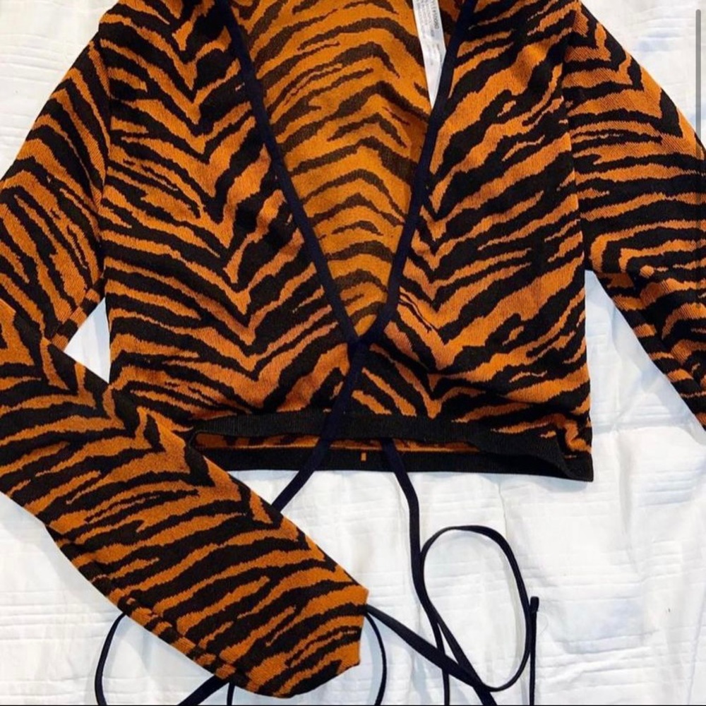 Tiger top